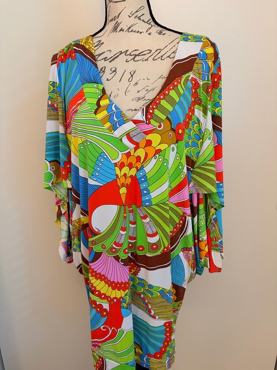 Trina Turk Other - Trina Turk Multicolor V‑Neck Abstract Print Tunic/Swimcover